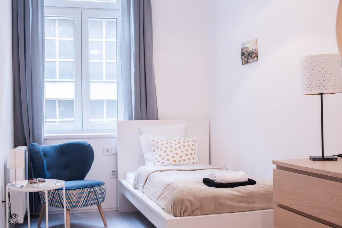 Central Brand New And Modern Apartment Boedapest Buitenkant foto
