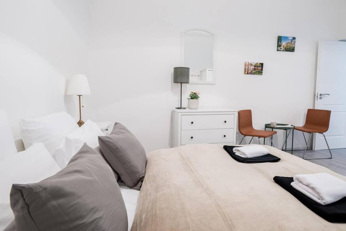 Central Brand New And Modern Apartment Boedapest Buitenkant foto