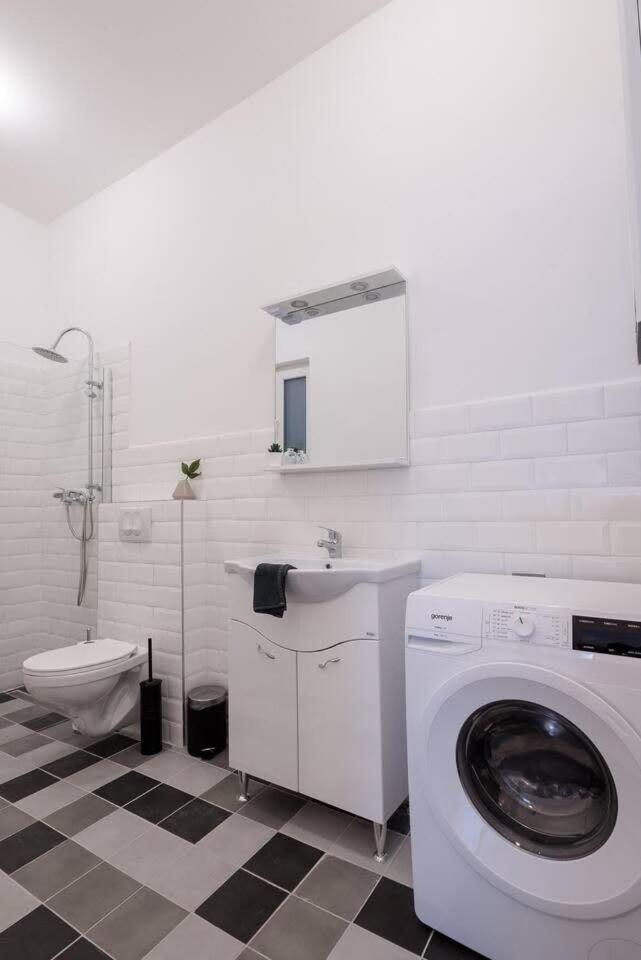Central Brand New And Modern Apartment Boedapest Buitenkant foto