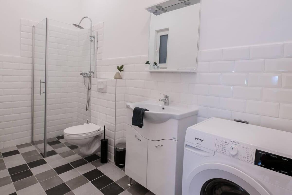 Central Brand New And Modern Apartment Boedapest Buitenkant foto