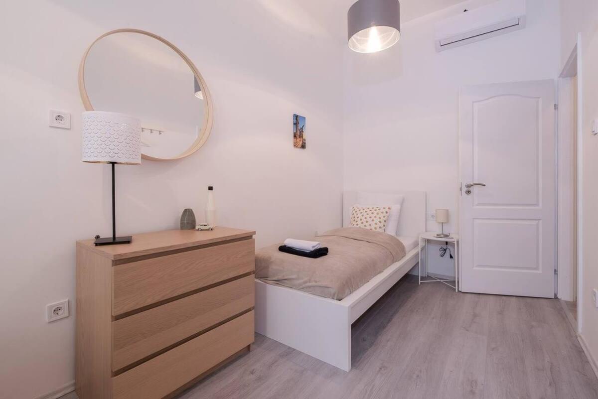 Central Brand New And Modern Apartment Boedapest Buitenkant foto