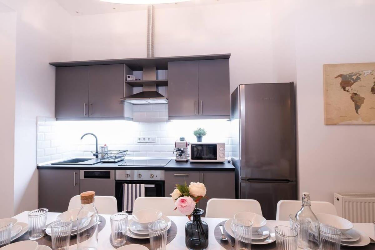 Central Brand New And Modern Apartment Boedapest Buitenkant foto
