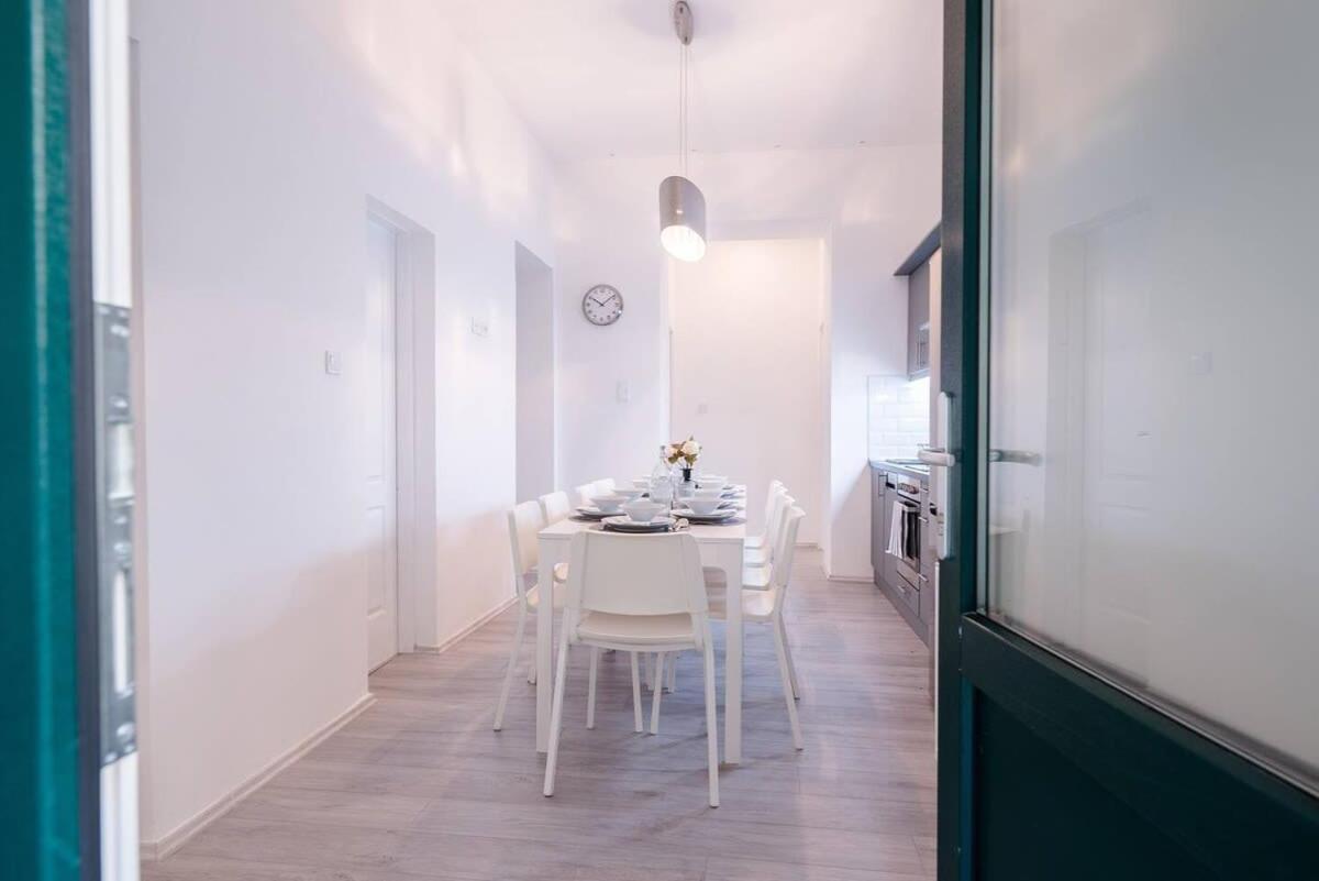 Central Brand New And Modern Apartment Boedapest Buitenkant foto