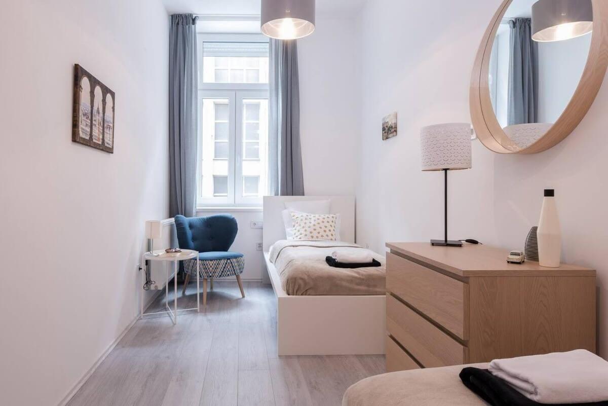 Central Brand New And Modern Apartment Boedapest Buitenkant foto