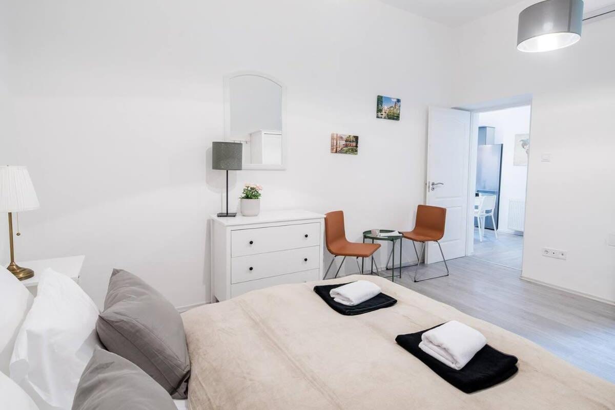 Central Brand New And Modern Apartment Boedapest Buitenkant foto